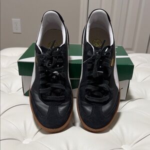 Puma sneakers size US 7.5 navy color